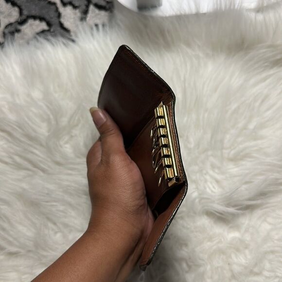 Louis Vuitton Key Holder - Picture 5 of 10